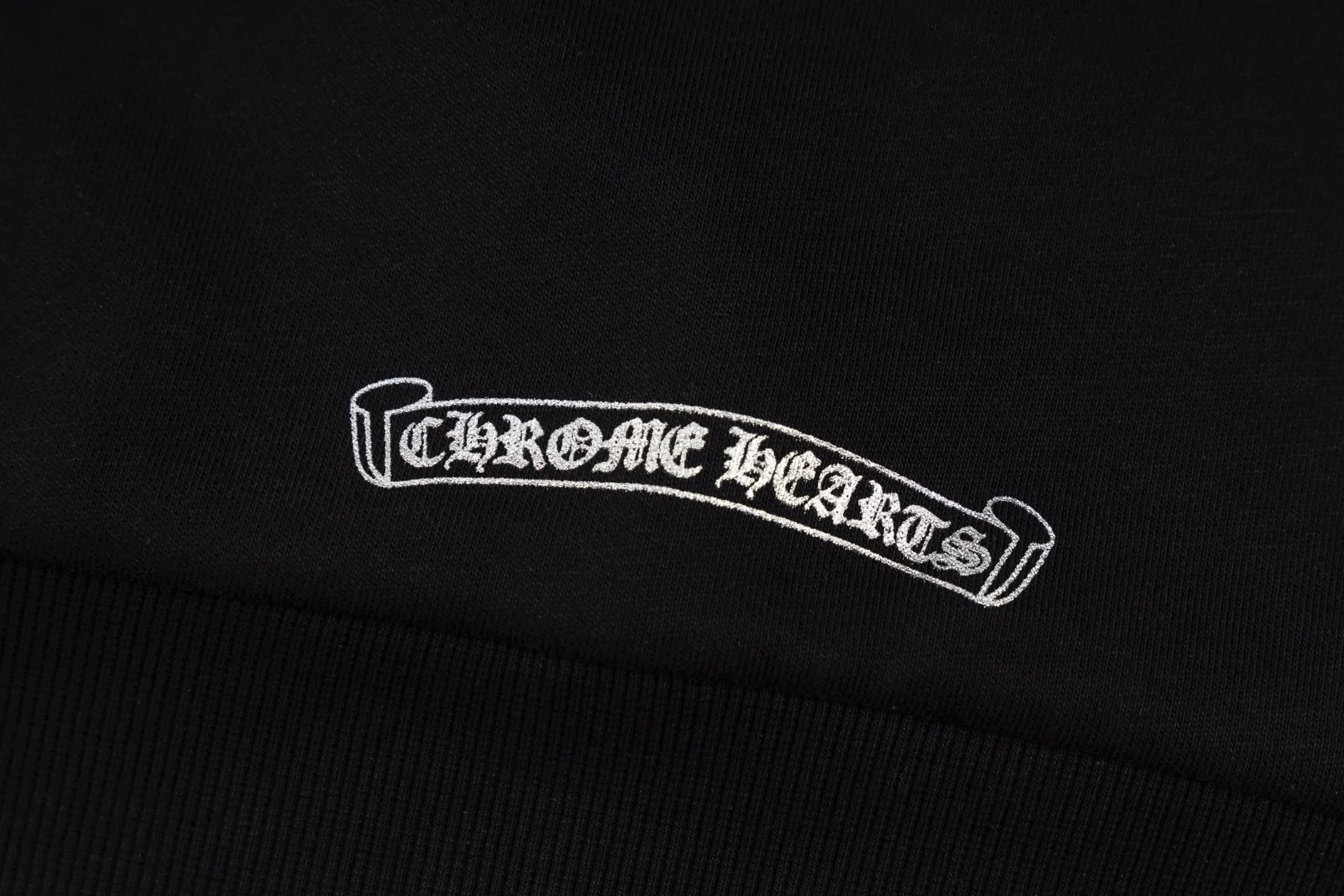 🅿️440 exclusive supply] CH Croixin 1988 Tokyo limited hooded sweatshirt. The original version was purchased for 7,999 and developed. The fabric is made of fleece 420g cotton. Printing uses a variety of printing techniques, including thermoset ink printing. The overall wiring is straight and delicate, the fabric is comfortable and soft, and the color is consistent without color difference. It can be matched with the same style to create a fashionable look and control various occasions. Customized accessories, complete with three standards, same style for men and women! Size:S-M-L